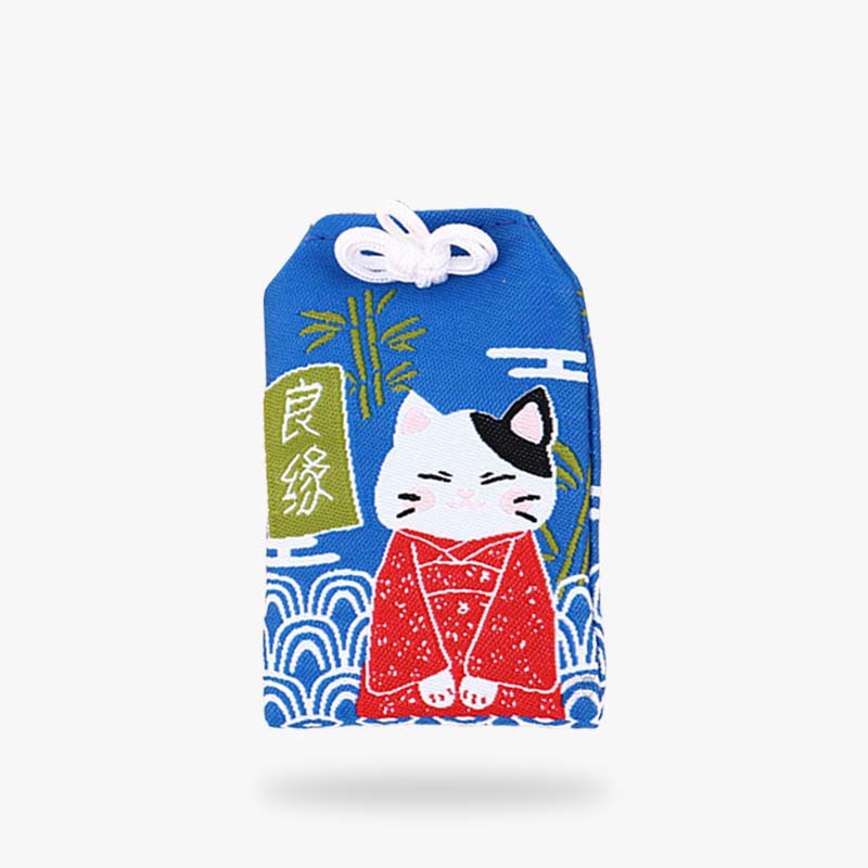 Omamori Maneki Neko en Kimono Rouge Brodé
