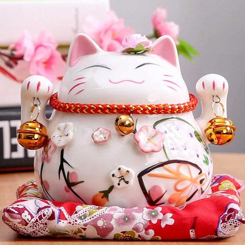 Maneki Neko Deux Pattes Levées Éventail 11 cm